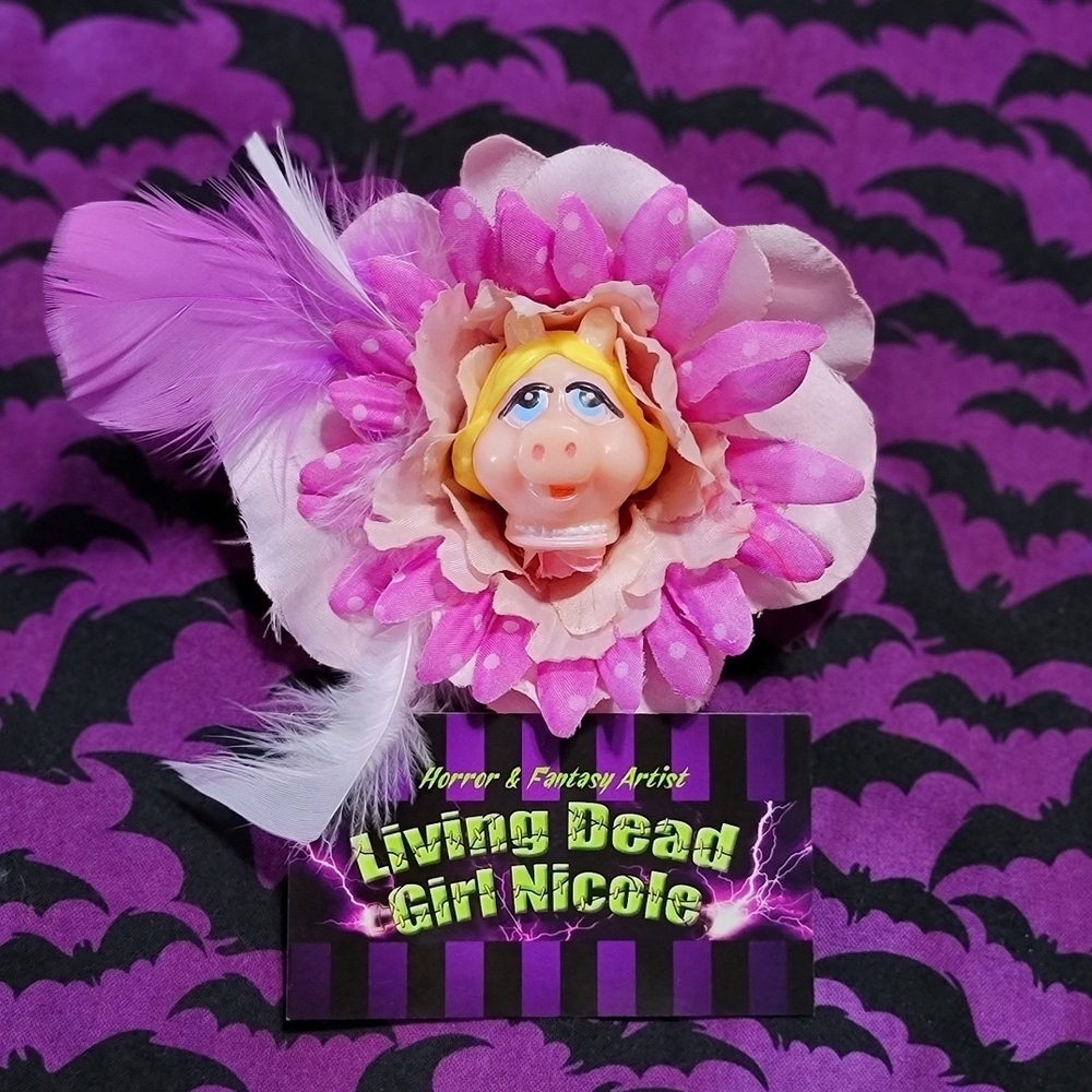 The Muppets Miss Piggy "Moi" Handmade Pop Culture Jim Henson Art Barrette